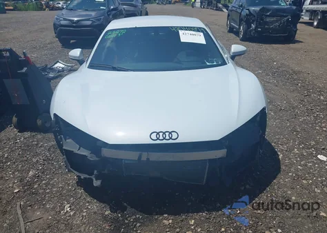 2017 Audi R8 5.2 V10 из США, поврежденный, VIN WUAEAAFX4H7902881